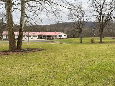 Niman House is a fishermans paradise, river front on the beautiful Juniata River Отели в г. Juniata County