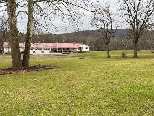 Niman House is a fishermans paradise, river front on the beautiful Juniata River