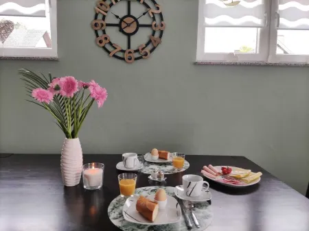 Ruhige Familienfreundliche Ferienwohnung Direkt im Hochwald Отели в г. Мерциг-Вадерн