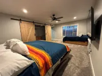 Charming 2-bedroom farmhouse in adorable Wapato with AC, WiFi Hotels near Yakima Bible Baptist Church