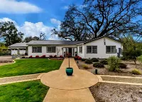 Sonoma Creek Retreat in Kenwood (31+days)- with Pool & Spa