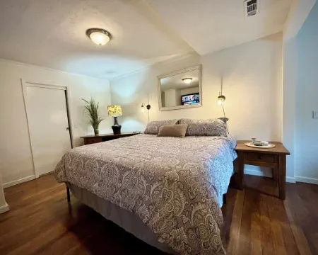 Riverfront on the Rogue! Ideal Southern Oregon location Hotels in Rogue River