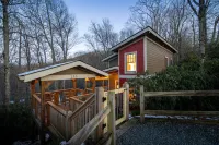 Rustic & cozy, 3 decks w/ loft, 10 min to downtown - 4-Star