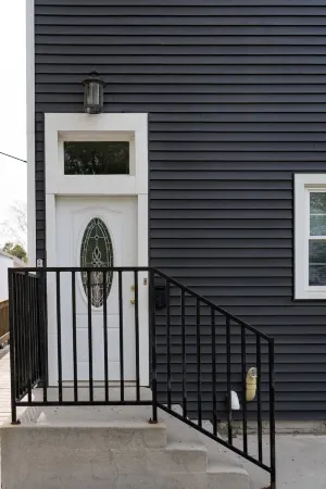 2nd floor loft near the lake! Отели рядом с достопримечательностью «YMCA»