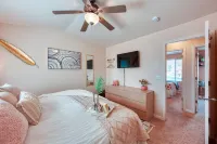 Tranquility Trails♡Hiking Poles♡Pool&Hot Tub♡Comfy King Bed♡90+ Amenities!