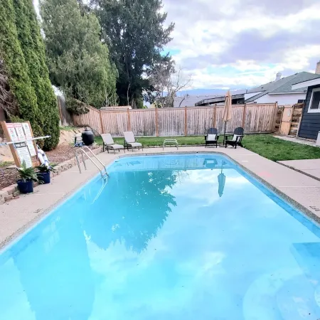 The Red Door Retreat with Huge Pool and Hot Tub