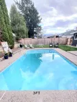 The Red Door Retreat with Huge Pool and Hot Tub