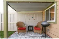 The Lower Georgia Peach Studio is a sophisticated dog friendly Downtown rental!