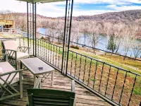 Riverside cottage, minutes from historic Harpers Ferry!  Private river access!