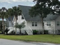 PRIVATE HOME, 3 BEDROOMS, 2 BATHS, SLEEPS 8 Hotels near Public Beach Access - 2nd St E