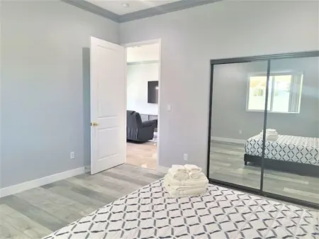 High Ceiling*2-levels Home*5 miles to Disneyland Отели рядом с достопримечательностью «Университет Стантон»