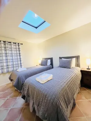 1-Story Guesthouse EV Tesla Charger 추마시 페인티드 케이브 주립역사공원 주변 호텔