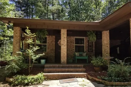 Cozy Country Cabin Отели в г. Тексаркана