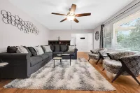 Fantastic for Extended Stays & Work Crews- 10 beds, 5 bedrooms, 2.5 baths