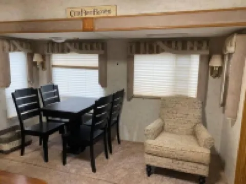 5th Wheel Camper with plenty of outdoor space