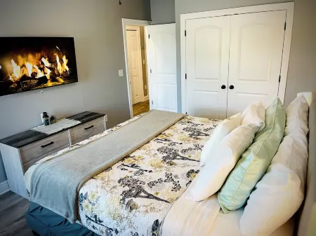 Beachfront 3-bedroom vacation home just 3 minutes drive to Navarre Beach