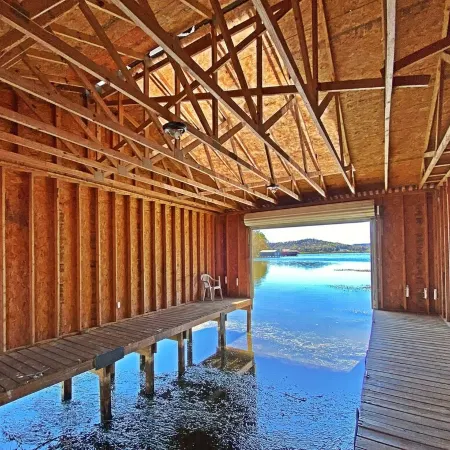 Gunter Lodge-Waterfront on Beautiful Lake Guntersville