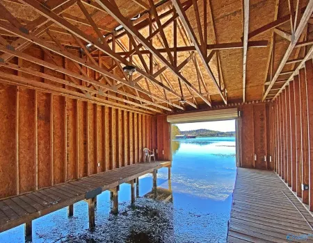 Gunter Lodge-Waterfront on Beautiful Lake Guntersville