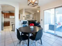 4-bedroom kid friendly home with HEATED Pool! ギルバートのホテル
