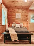 Mountain Cabin with creek and hiking trail! Minutes from Blue Ridge