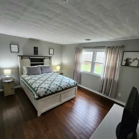 Spacious Mountain Retreat – Sleeps 12 – Pool, Hot Tub, Peaceful & Beautiful!
