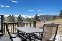 Mountain Home- Spectacular Views of Long's Peak- 10 minutes to town-3 full bath