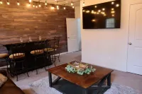 Luxury 4 BR Townhouse w/ Parking