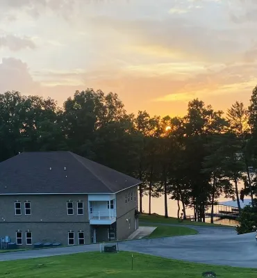 Lake View Prime Location, Community Dock w swim ladders, covered boat slip,