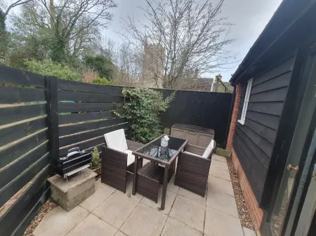 Country Cottage Set In pretty Suffolk village with 2 local pubs, dog friendly