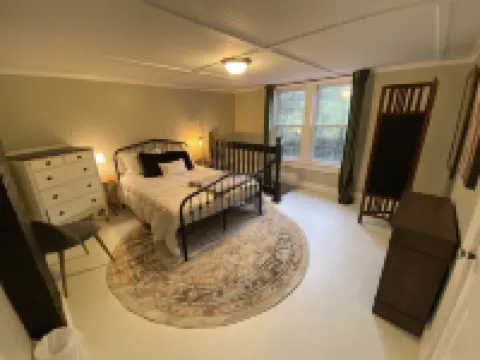 Charming Vintage Home Hotels in Green County