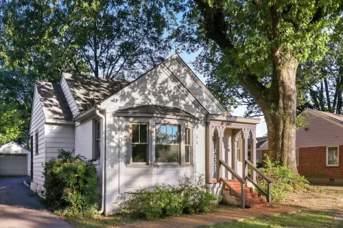 Green Door...:Renovated Cozy Cottage Centrally Located