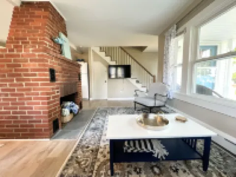 2BED GUESTHOUSE WITH PRIVATE BEACH ACCESS Hotels in Niantic