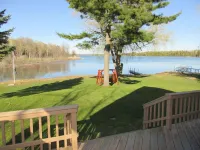 Dad's Paradise on Pigeon Cove offers WaterFront Sunrise Views and Lake Access!
