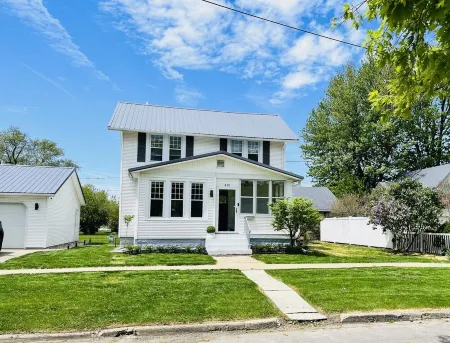 Port Clinton Lake House Getaway