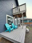Warm Cottage w/ hot tub - across from the ocean and Damon Point