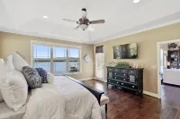 New to Vrbo! Big Water Views, Private Dock, Pool Table, 15 Min Clemson!