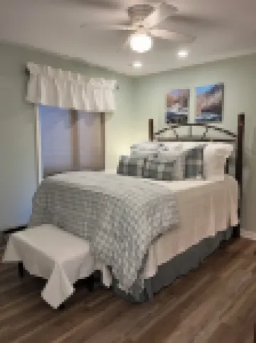 Respite in Royal Oaks Downtown Blowing Rock, by Main St pets ok 2BD 2BA #3521423