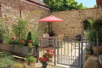 Courtyard Cottage Luxury Thatched Home Sleeps 4  (Pet Friendly) Near Gastro Pub