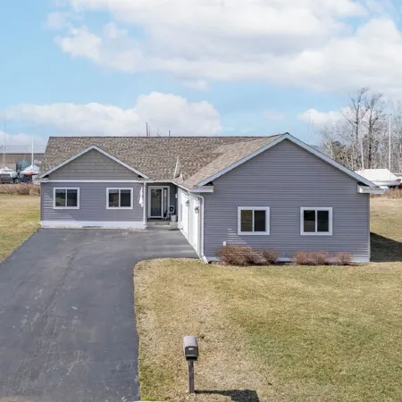ISLAND OASIS - Immaculate & Newer 3BR/3BA home + GAME ROOM. Ice Fishing/Skiing++