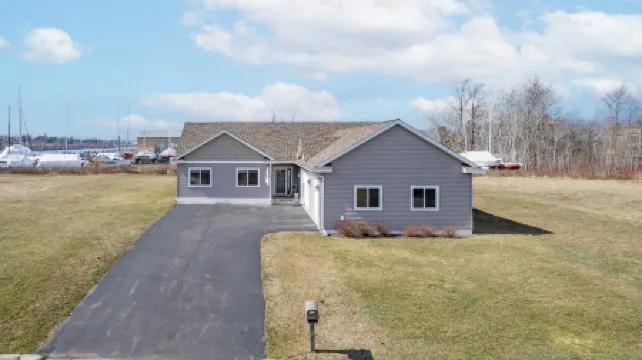 ISLAND OASIS - Immaculate & Newer 3BR/3BA home + GAME ROOM. Ice Fishing/Skiing++