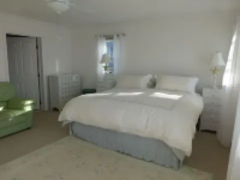 Quiet North Beach Oceanfront Steps to Private Beach 4 Night Min Stays Available
