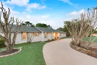 Luxury 4 Bedroom Villa with Pool