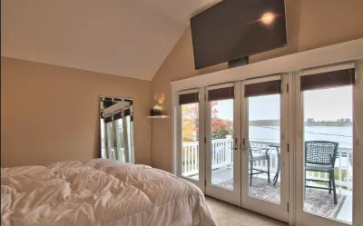 Lakefront Luxury Retreat at Crystal Lake– Fire Pit• Fern Hall• hiking• Game Room