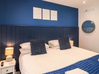 The Den  , Private Hot Tub, Derbyshire Dales/Peak District.