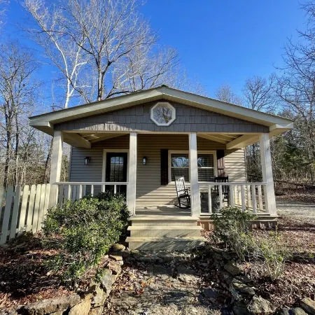 Guest House w/ Pool and Hot Tub! 10min away from Lake Norfork!