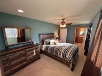 Comfortable 2 BD, 2 BA Home-Large Yard for Pets!