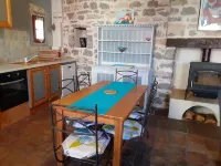 Charming cottage la FENIERE in quiet area, 105m², 3 ch, heated swimming pool