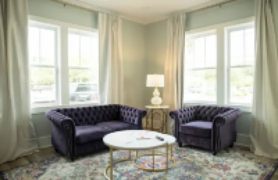 The Vincent B - on Government St! Walk to Restaurants, Bars & Shopping!