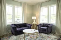 The Vincent B - on Government St! Walk to Restaurants, Bars & Shopping!