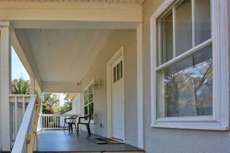 Cozy Countryside Retreat 2